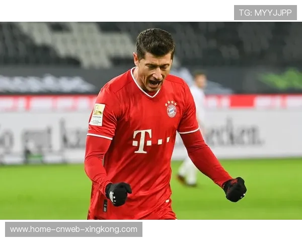 莱万用脚尖轻敲将拜仁前场串联完全串起